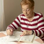 el envejecimiento cerebral no es sinónimo de pérdida de memoria y la clave está en estos hábitos