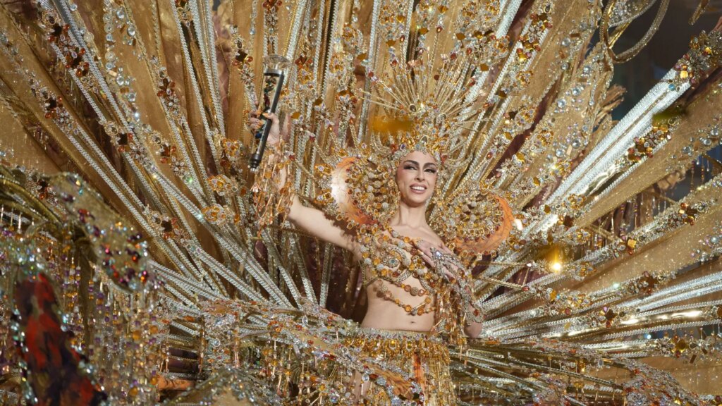 Carla Castro, nueva reina del Carnaval de Tenerife con su fantasía ‘Icónica’