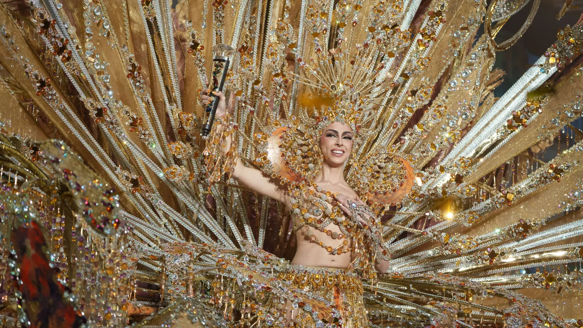 Carla Castro, nueva reina del Carnaval de Tenerife con su fantasía ‘Icónica’ Carla Castro, nueva reina del Carnaval de Tenerife con su fantasía ‘Icónica’