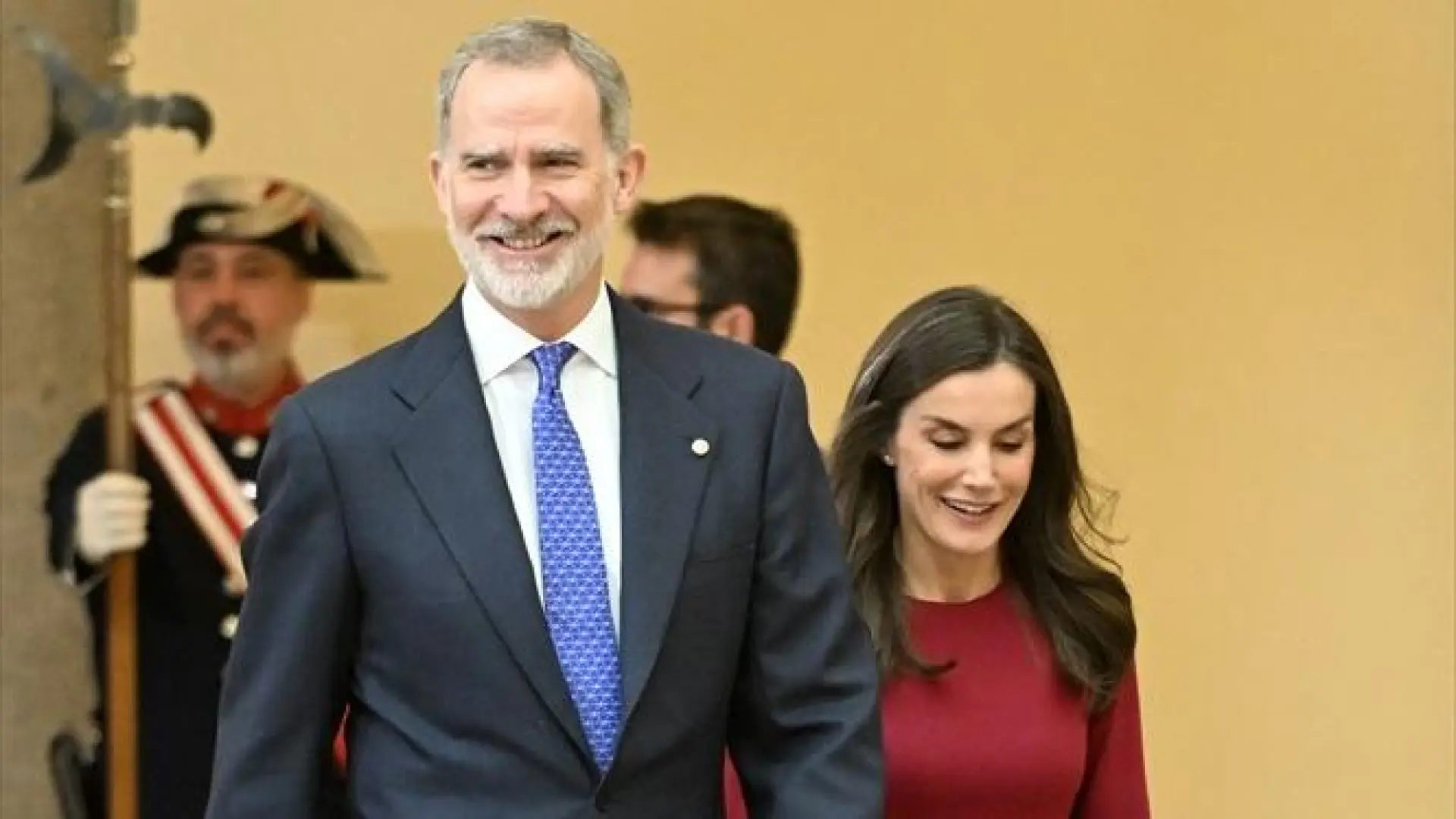 Felipe VI cobrará 290.000 euros y Letizia, 160.000