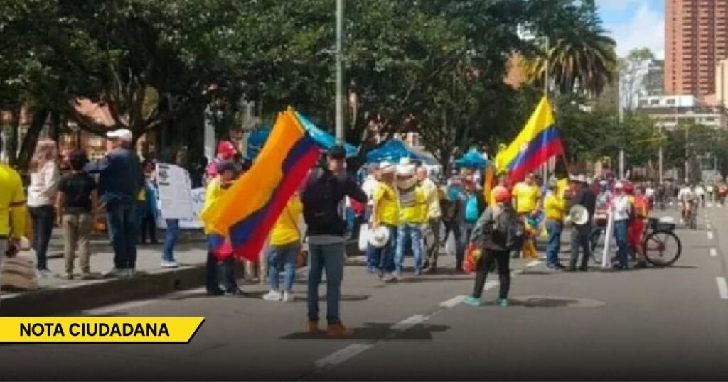 La máscara de “las personas de bien” y la degradación del debate en Colombia