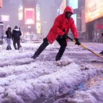 Las fotos de la "destructiva" tormenta de nieve que ha puesto en emergencia a Nueva York