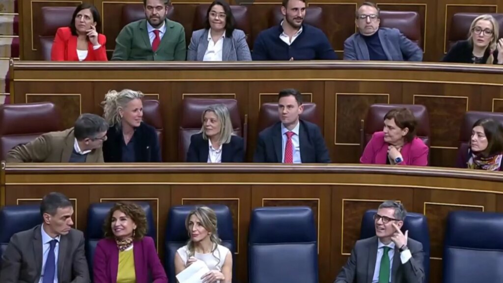 María Jesús Montero se equivoca y es la única diputada en votar en contra de las ayudas a las víctimas del accidente de Adamuz