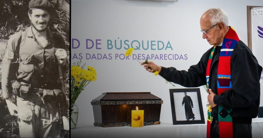 Quién es el sacerdote que se obsesionó con encontrar los restos del cura Camilo Torres, asesinado hace 60 años