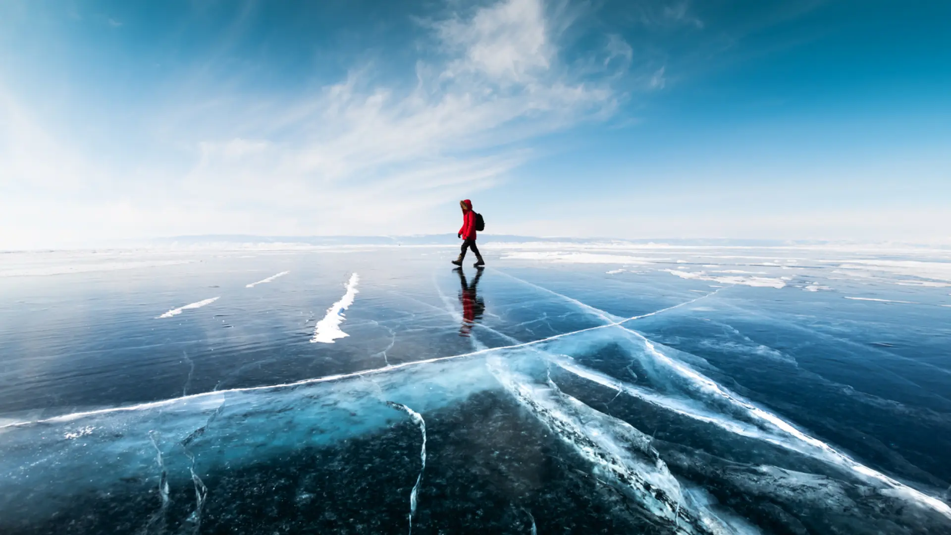Rusia alerta sobre la trampa mortal del hielo del lago Baikal, uno de sus mayores atractivos turísticos en invierno