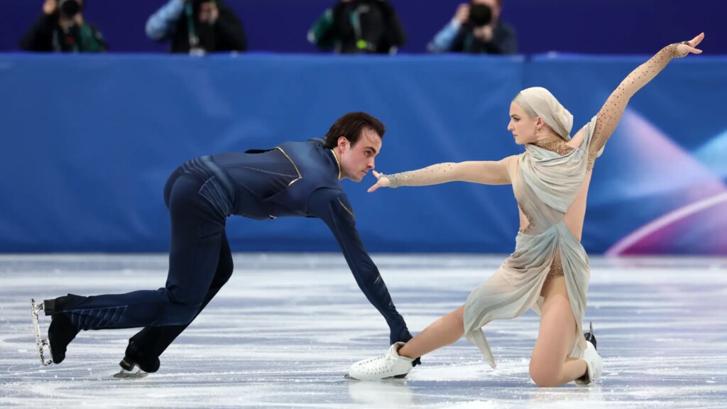 Tim Dieck y Olivia Smart rozan el diploma olímpico en la final de danza sobre hielo