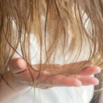 La señal de párkinson que podría ocultarse en el cabello, según un estudio