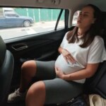 ¿Puede ir una embarazada sin cinturón de seguridad en el coche? La DGT resuelve la duda