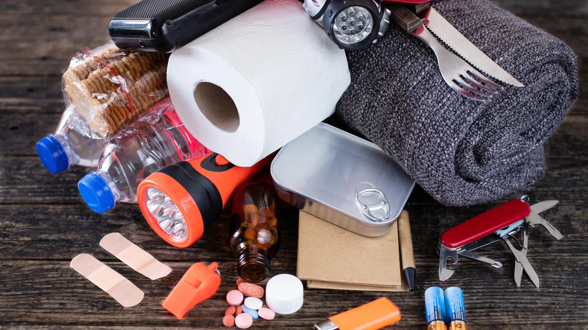 Agua embotellada, radio, cocina portátil… así es el kit de emergencias que un pueblo de Segovia recomienda a sus vecinos