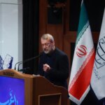Ali Larijani asegura que la «red de Epstein» está conspirando para incriminar a Irán en un futuro «incidente similar al del 11S»