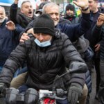 Altos cargos de Irán desafían a EEUU y marchan por Teherán bajo los bombardeos