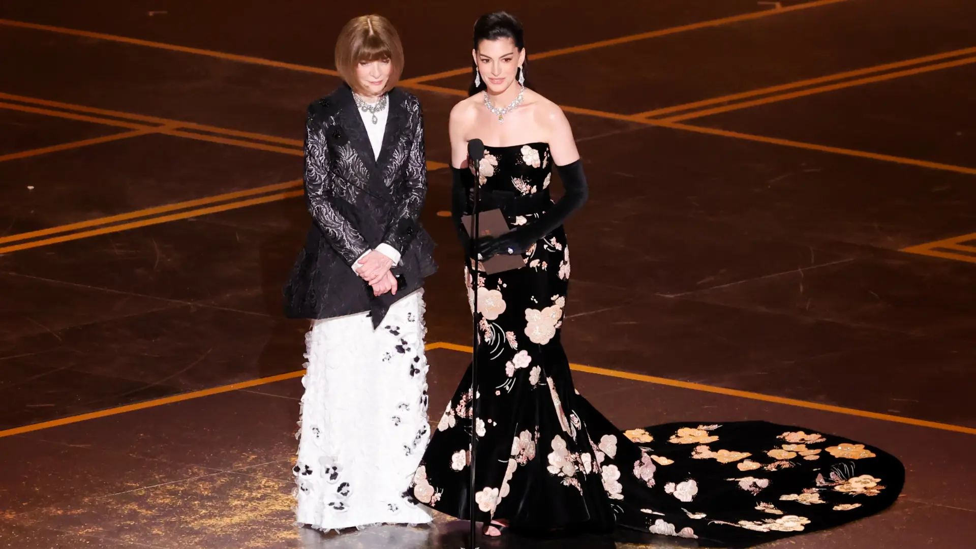 Anne Hathaway y Anna Wintour, protagonistas de uno de los mejores momentos de los premios Oscar 2026 con estilismos ‘a juego’