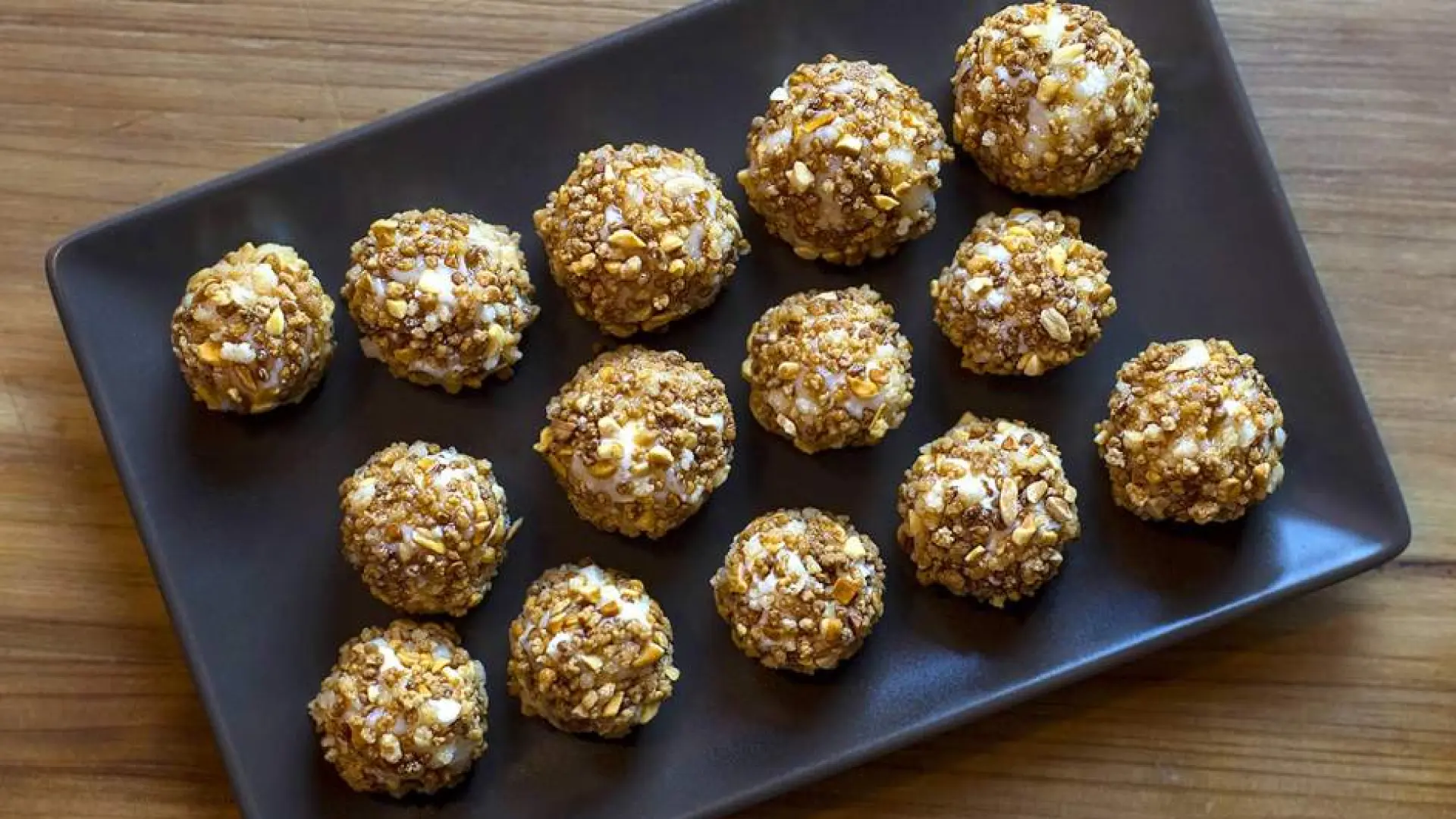 Bolitas de queso de dos ingredientes, una receta barata para servir el mejor aperitivo en tus comidas con amigos Bolitas de queso de dos ingredientes, una receta barata para servir el mejor aperitivo en tus comidas con amigos
