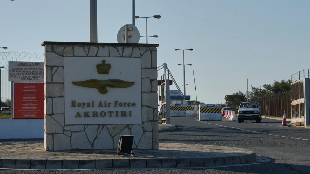 Chipre confirma el impacto de un dron iraní en la base británica de Akrotiri, que ha sido evacuada