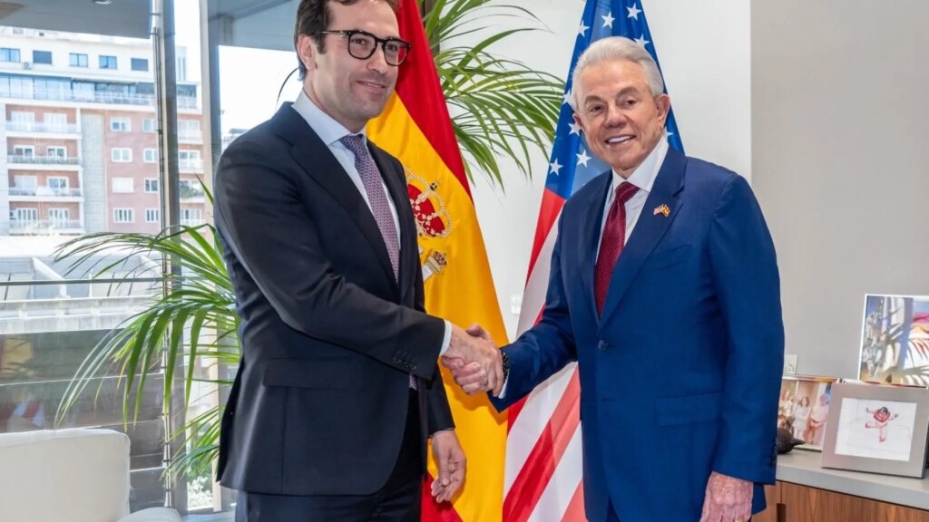 Cuerpo apuesta por reforzar las relaciones con EEUU en su primera reunión con el nuevo embajador en España