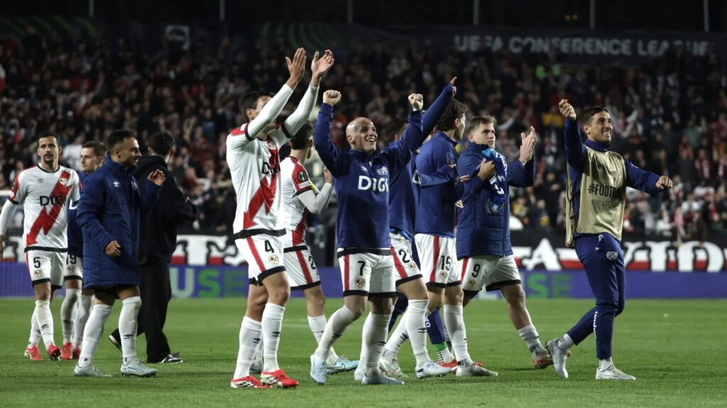El Rayo resiste el asedio del Samsunspor y vuelve a unos cuartos europeos tras 25 años de espera El Rayo resiste el asedio del Samsunspor y vuelve a unos cuartos europeos tras 25 años de espera