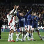 El Rayo resiste el asedio del Samsunspor y vuelve a unos cuartos europeos tras 25 años de espera