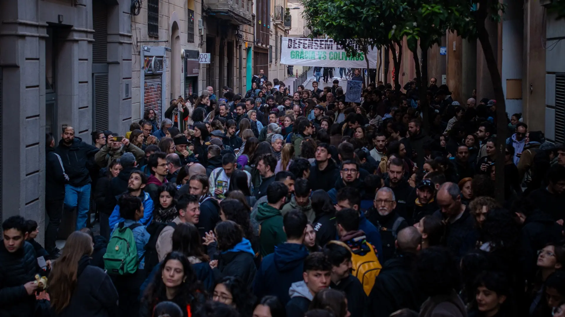 El desahucio del bloque de Sant Agustí en Barcelona para hacer ‘colivings’ moviliza a los vecinos y activa un expediente del Govern El desahucio del bloque de Sant Agustí en Barcelona para hacer ‘colivings’ moviliza a los vecinos y activa un expediente del Govern