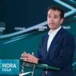 Indra se desploma en bolsa en pleno pulso entre Escribano y Moncloa