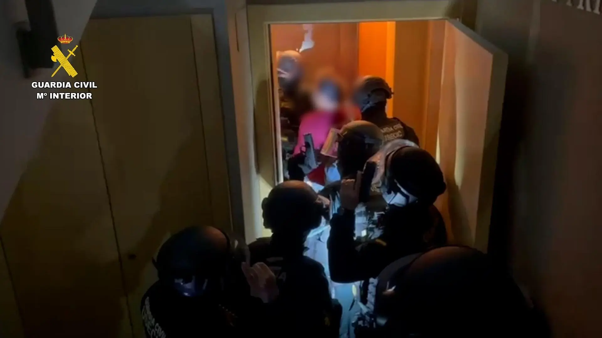 La Guardia Civil desarticula una trama de estafas amorosas y falsas inversiones inmobiliarias y detiene a tres personas