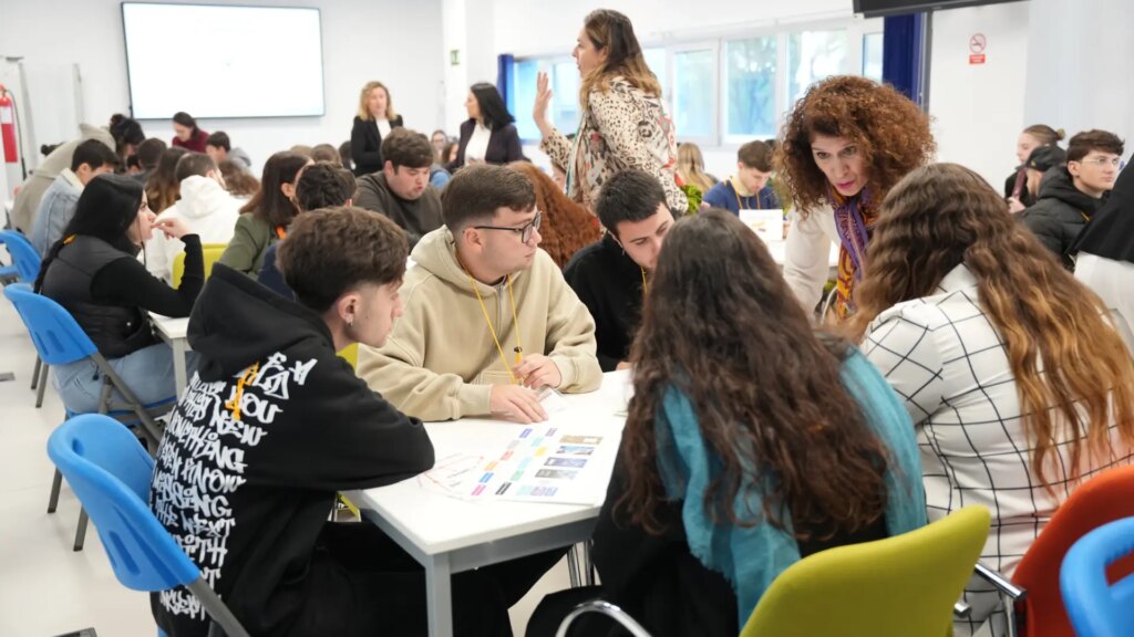 La Junta lleva el emprendimiento a las aulas para formar en un año a cerca de 50.000 alumnos de todos los niveles