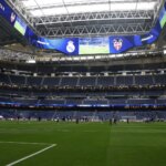 La UEFA sanciona al Real Madrid por el saludo nazi de un aficionado con un cierre parcial del Bernabéu