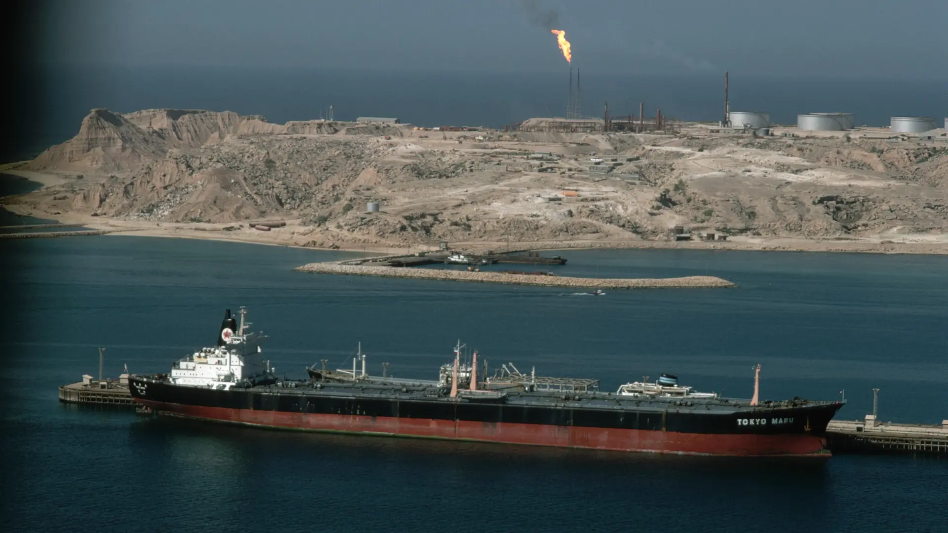 Los países de la AIE liberarán 400 millones de barriles de petróleo para asegurar suministro y España aportará el 2% de sus reservas Los países de la AIE liberarán 400 millones de barriles de petróleo para asegurar suministro y España aportará el 2% de sus reservas