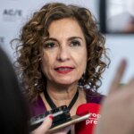 Montero dice que Moreno convoca elecciones en Andalucía porque «teme el repunte del PSOE» y que dimitirá «en los próximos días»