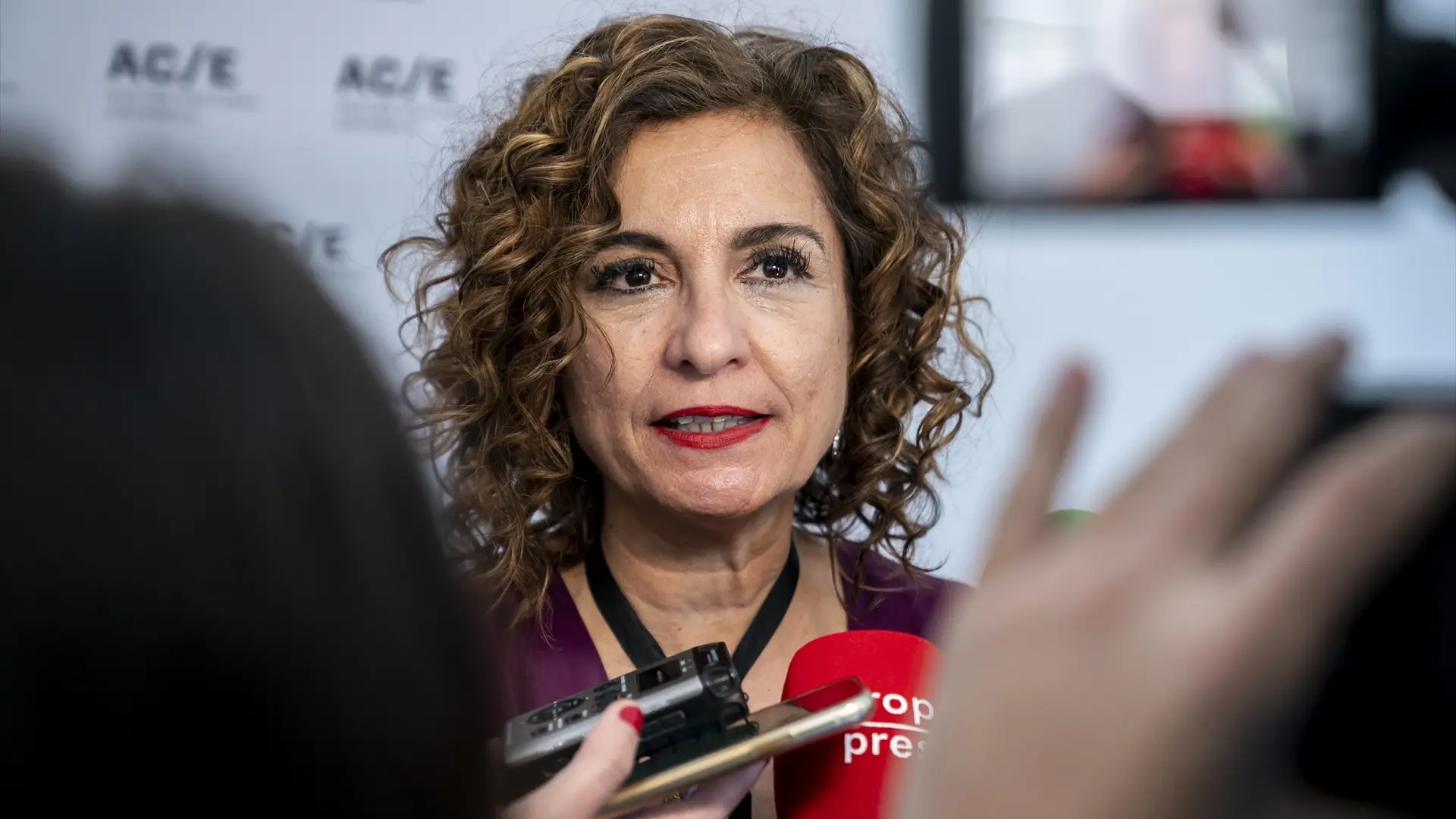 Montero dice que Moreno convoca elecciones en Andalucía porque «teme el repunte del PSOE» y que dimitirá «en los próximos días» Montero dice que Moreno convoca elecciones en Andalucía porque «teme el repunte del PSOE» y que dimitirá «en los próximos días»