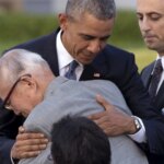 Muere Shigeaki Mori, el superviviente de la bomba atómica que conmovió al mundo con su abrazo a Obama