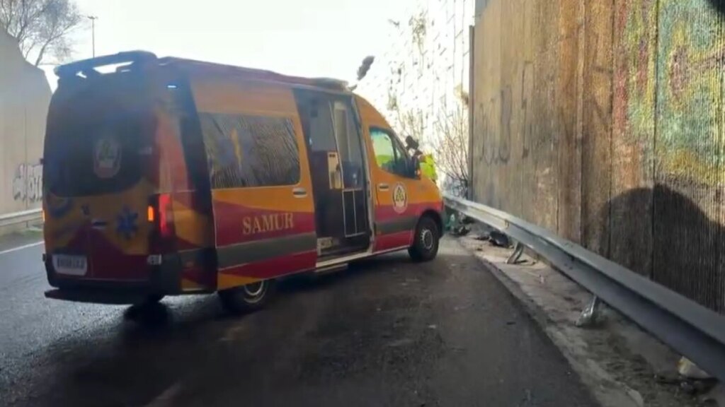 Muere un motorista en Madrid al chocar contra el muro de un túnel de la A-3