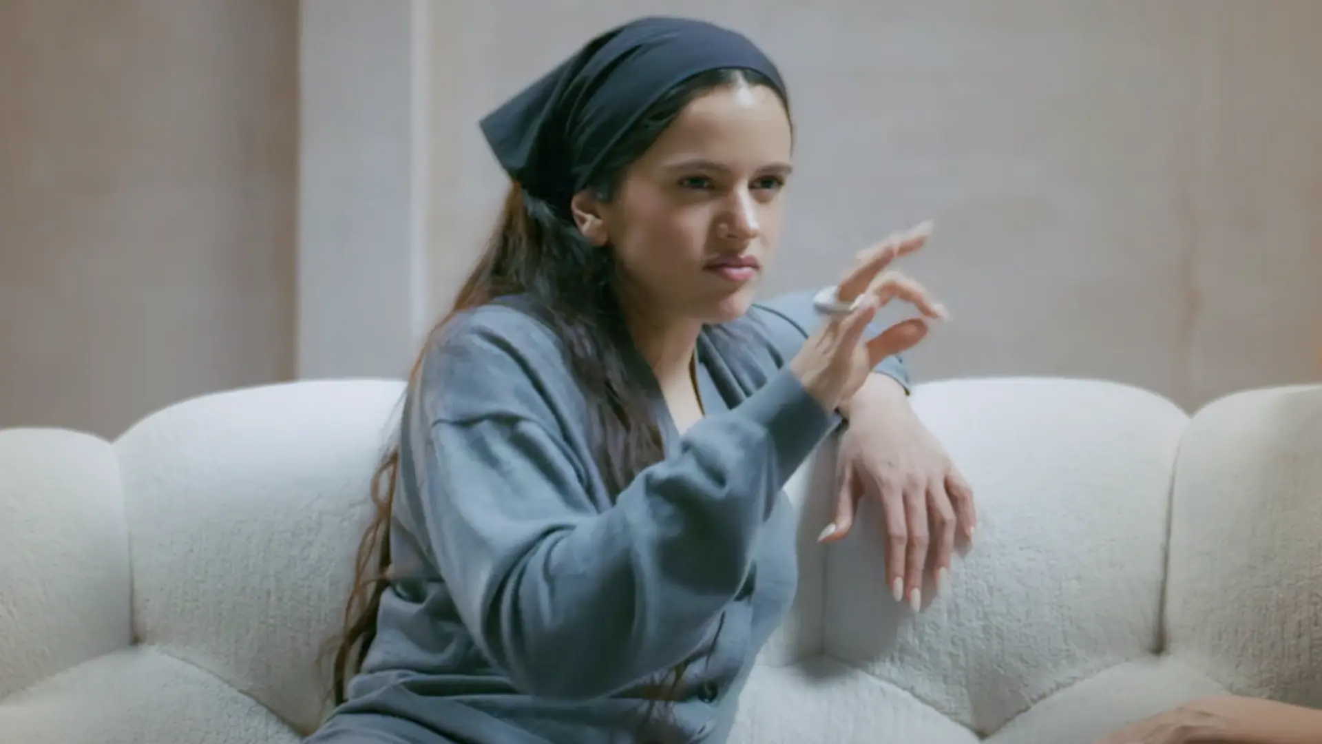 Rosalía habla de su fe en el estreno de ‘Ex. La vida después’ y confiesa cuándo empezó a rezar con frecuencia: «Algo me lo pedía»