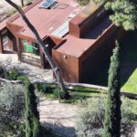 Tres heridos leves por el fuerte temporal de viento en Cataluña, que también deja cortes de luz y árboles derribados