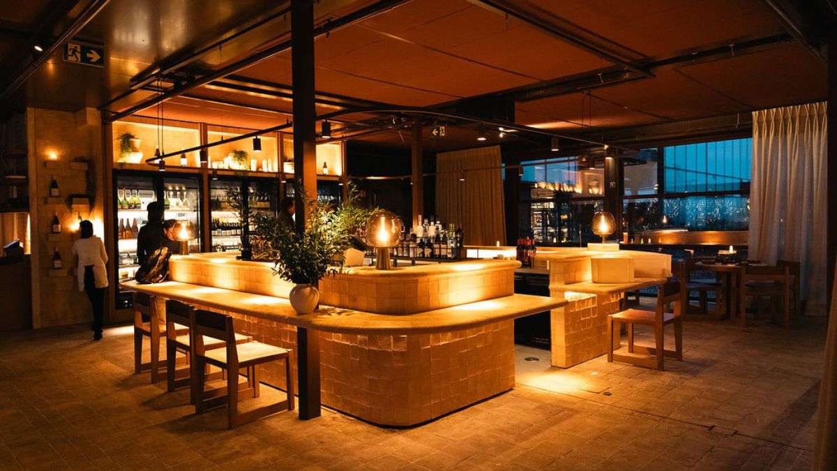 Vistas, terraza y cocina a la brasa: la nueva experiencia gastronómica en Madrid