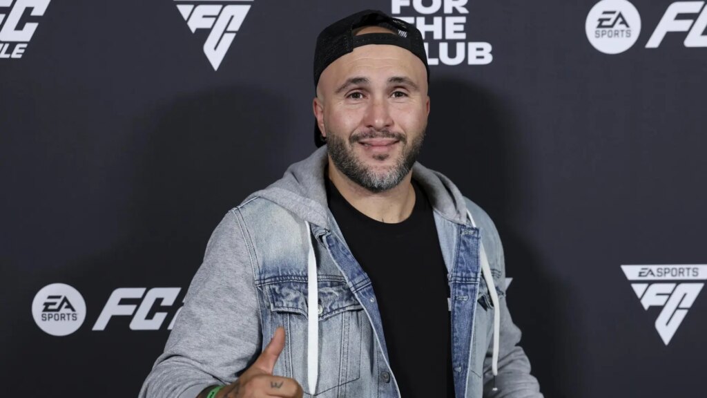 el DJ comparte en redes una foto con su madre, Isabel Pantoja