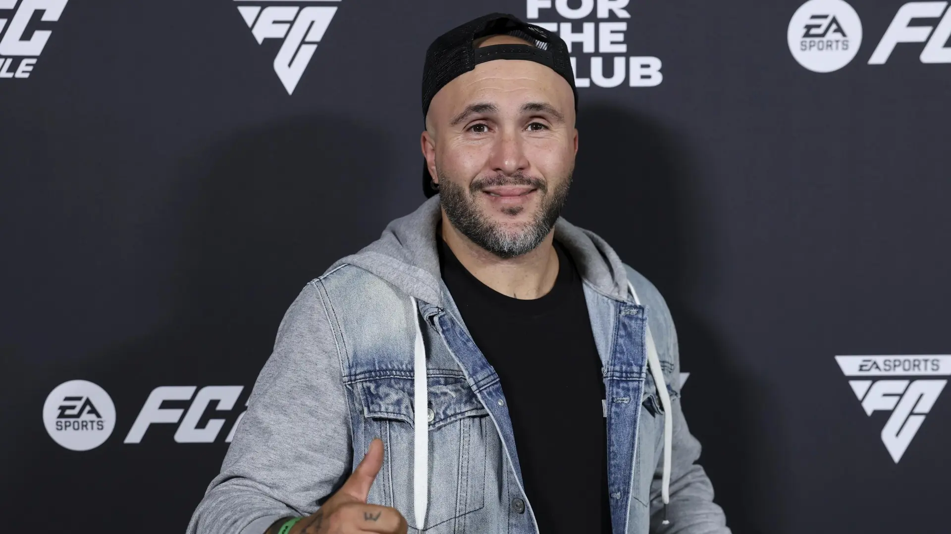 el DJ comparte en redes una foto con su madre, Isabel Pantoja