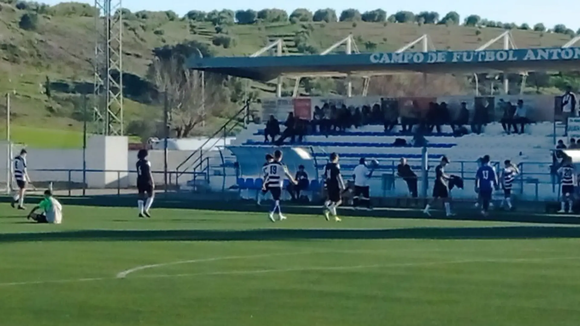 hay tres heridos, uno con la mandíbula rota