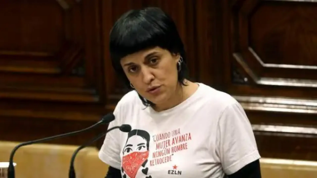 Anna Gabriel, exlíder de la CUP, reaparece en Barcelona y participa en una «encuesta popular»
