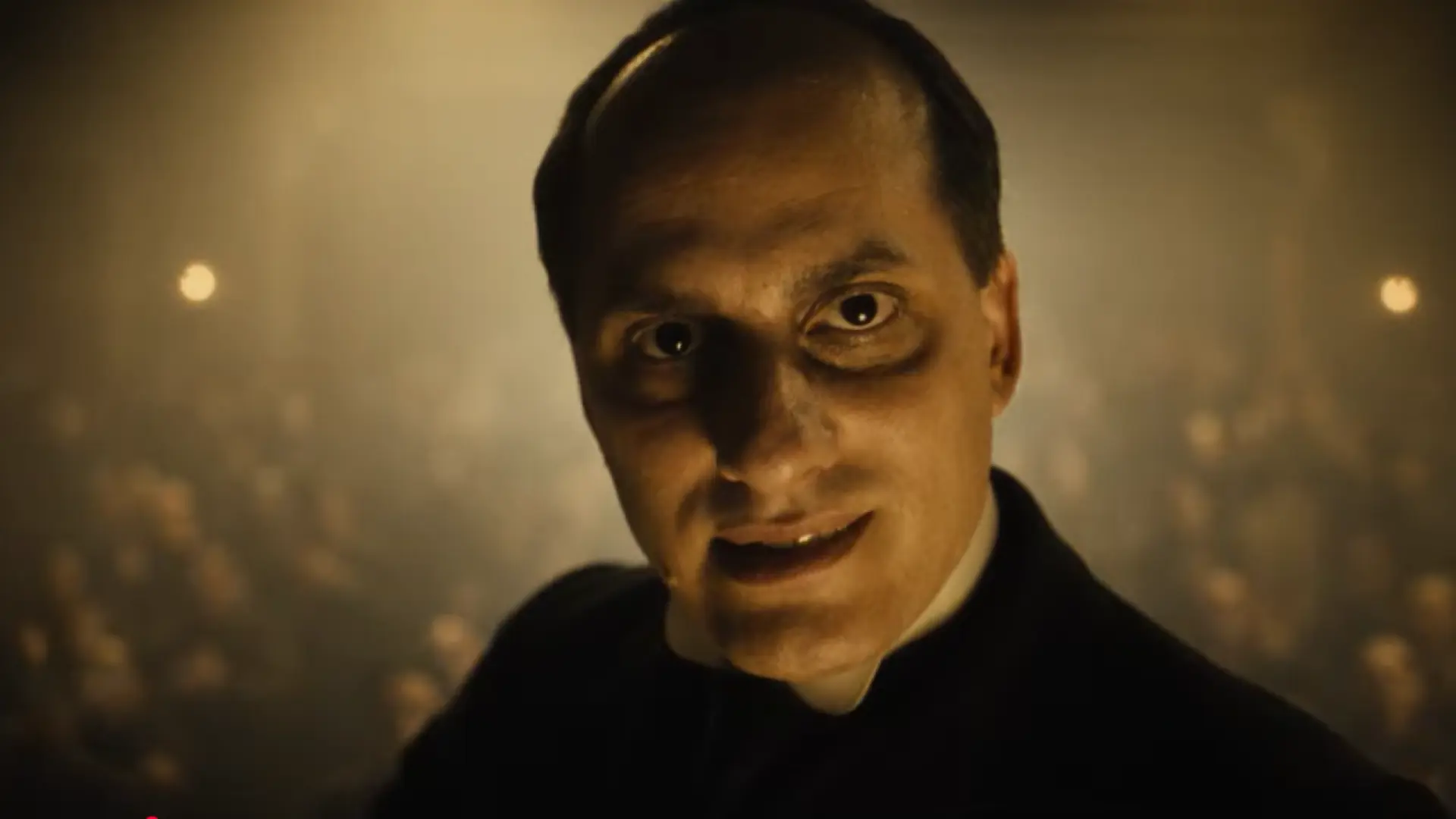 Arturo Pérez-Reverte se rinde ante esta miniserie de 8 episodios sobre el ascenso del fascismo: «Magnífica»