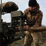 Así es el ‘dron kamikaze de fibra óptica’, el arma secreta de Ucrania que podría decidir la guerra: «Son como cometas mortales»