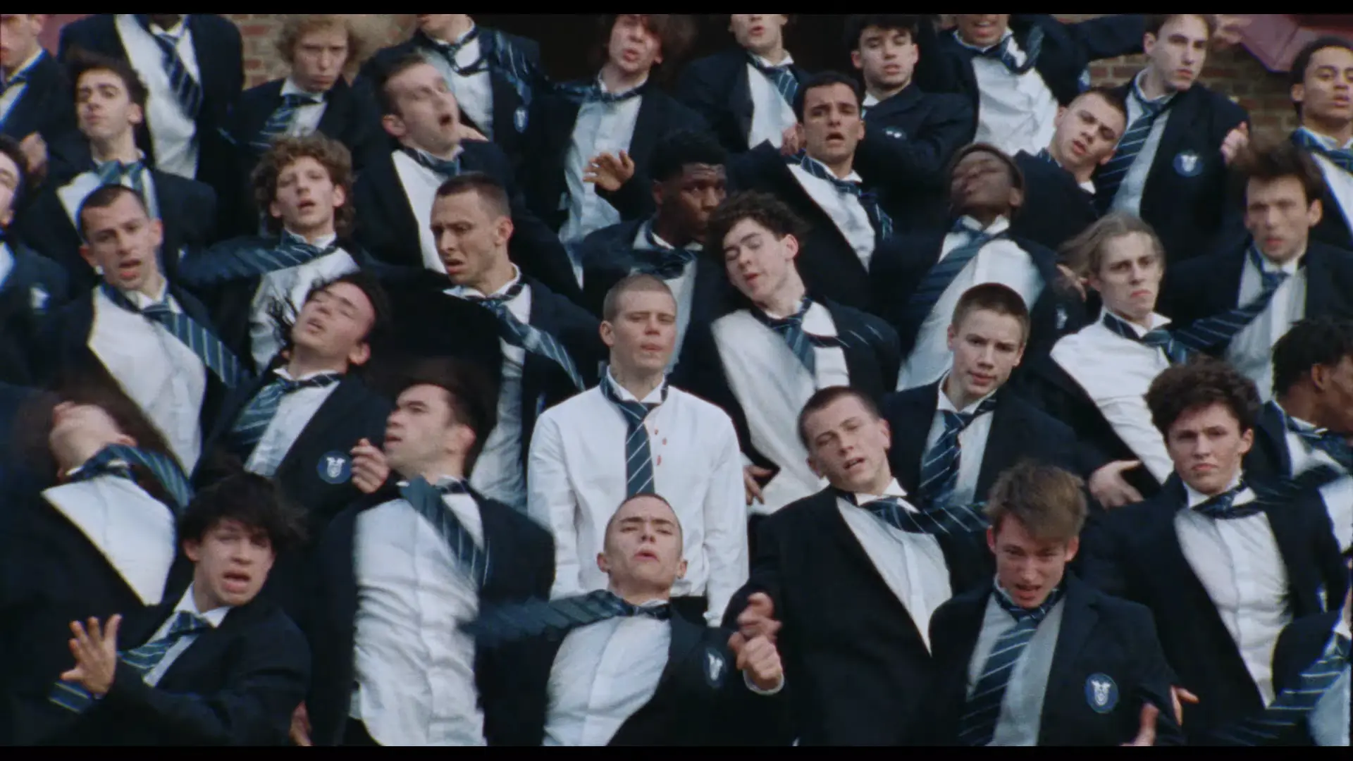 Así es el videoclip de ‘Storm’, la canción que se ha hecho viral por su espectacular coreografía