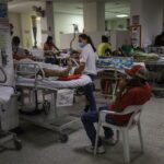 ¿Campaña con dinero del Estado? Mientras el Gobierno impulsa a Iván Cepeda, médicos llevan meses sin sueldo