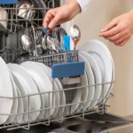 El error que cometes con el lavavajillas y que dispara tu factura de la luz sin que te des cuenta