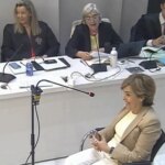 El surrealista momento de Sáenz de Santamaría al ser preguntada por un color de pelo en el caso Kitchen: «Rubio claro no…»