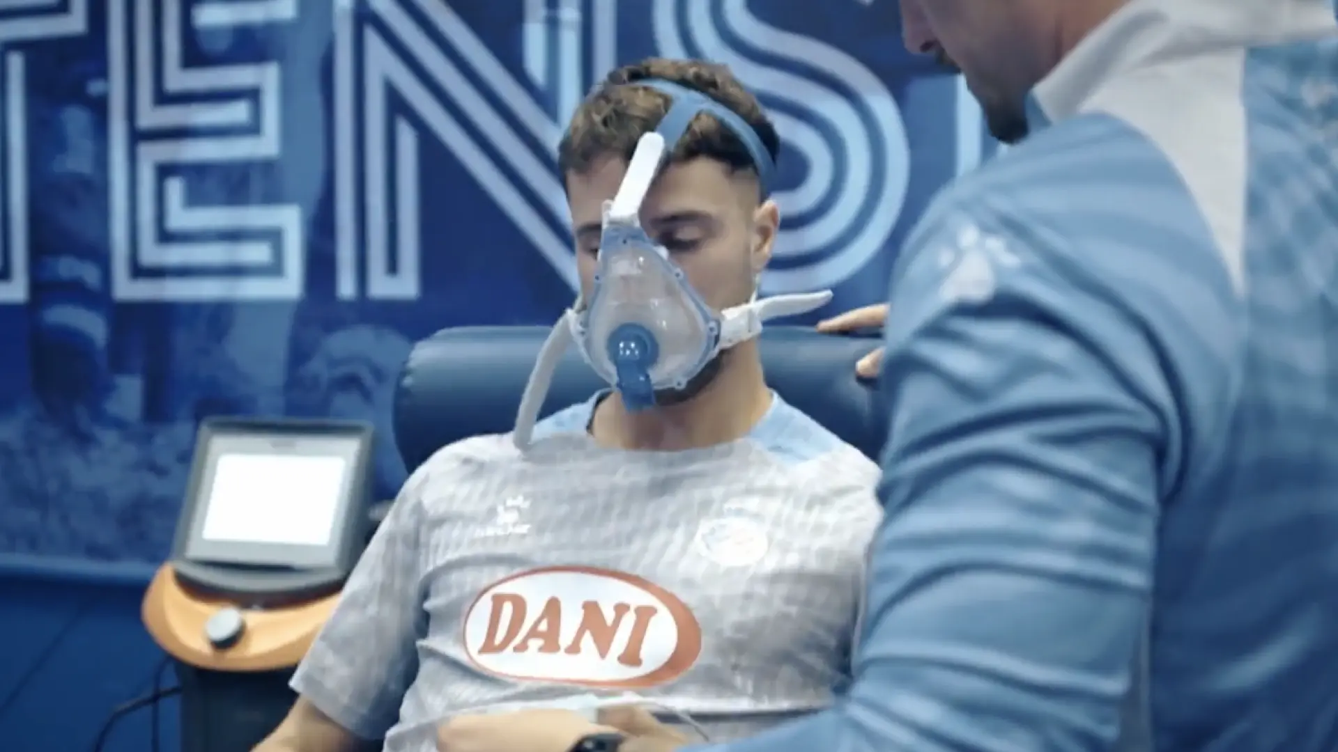 Javi Puado, capitán del Espanyol, usa la máquina «que frena el envejecimiento» en su rehabilitación: «Si es positivo…»