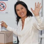 Keiko Fujimori encabeza los sondeos a boca de urna de la elección presidencial en Perú