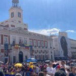 La Embajada de Venezuela pide disculpas por las palabras de Carlos Baute en el acto en Madrid de Corina Machado, que las rechaza