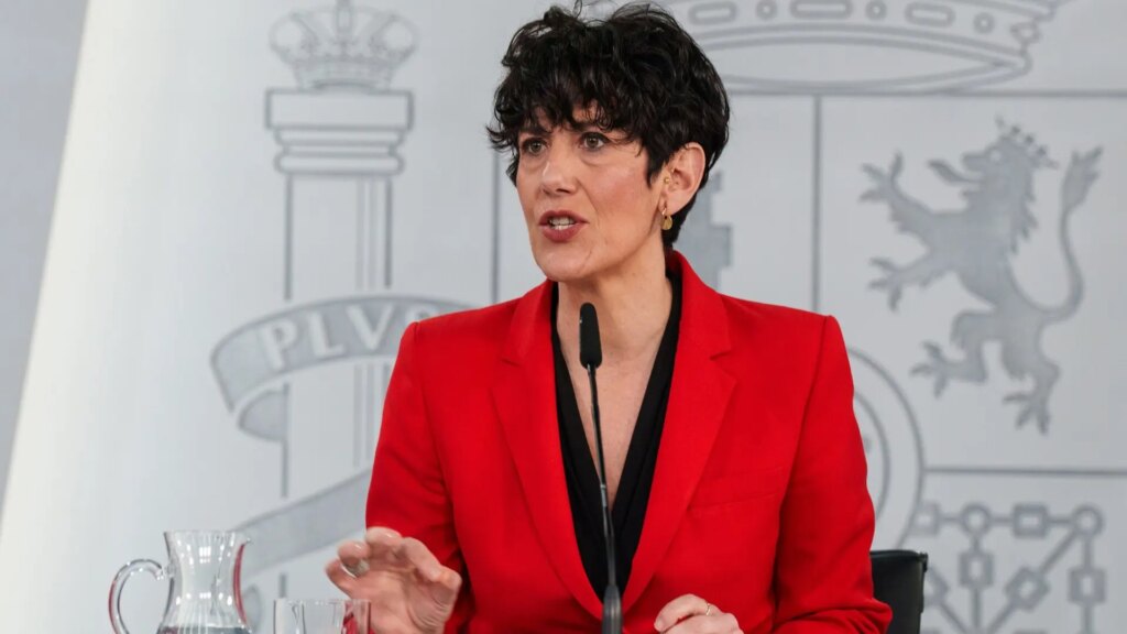 La ministra Saiz defiende que el proceso de regularización va «con normalidad» pese a las incidencias del primer día presencial