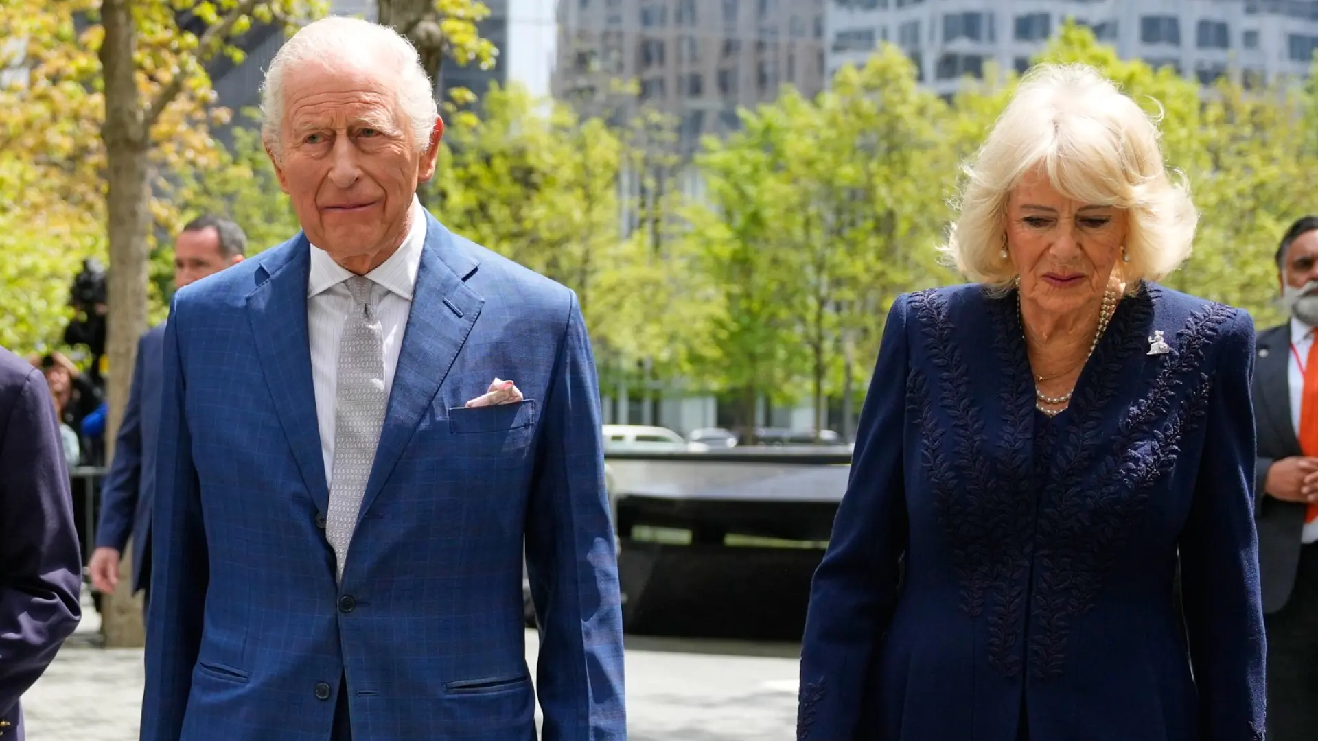Los reyes Carlos III y Camila rinden homenaje a los fallecidos en el 11S en el Memorial de Nueva York