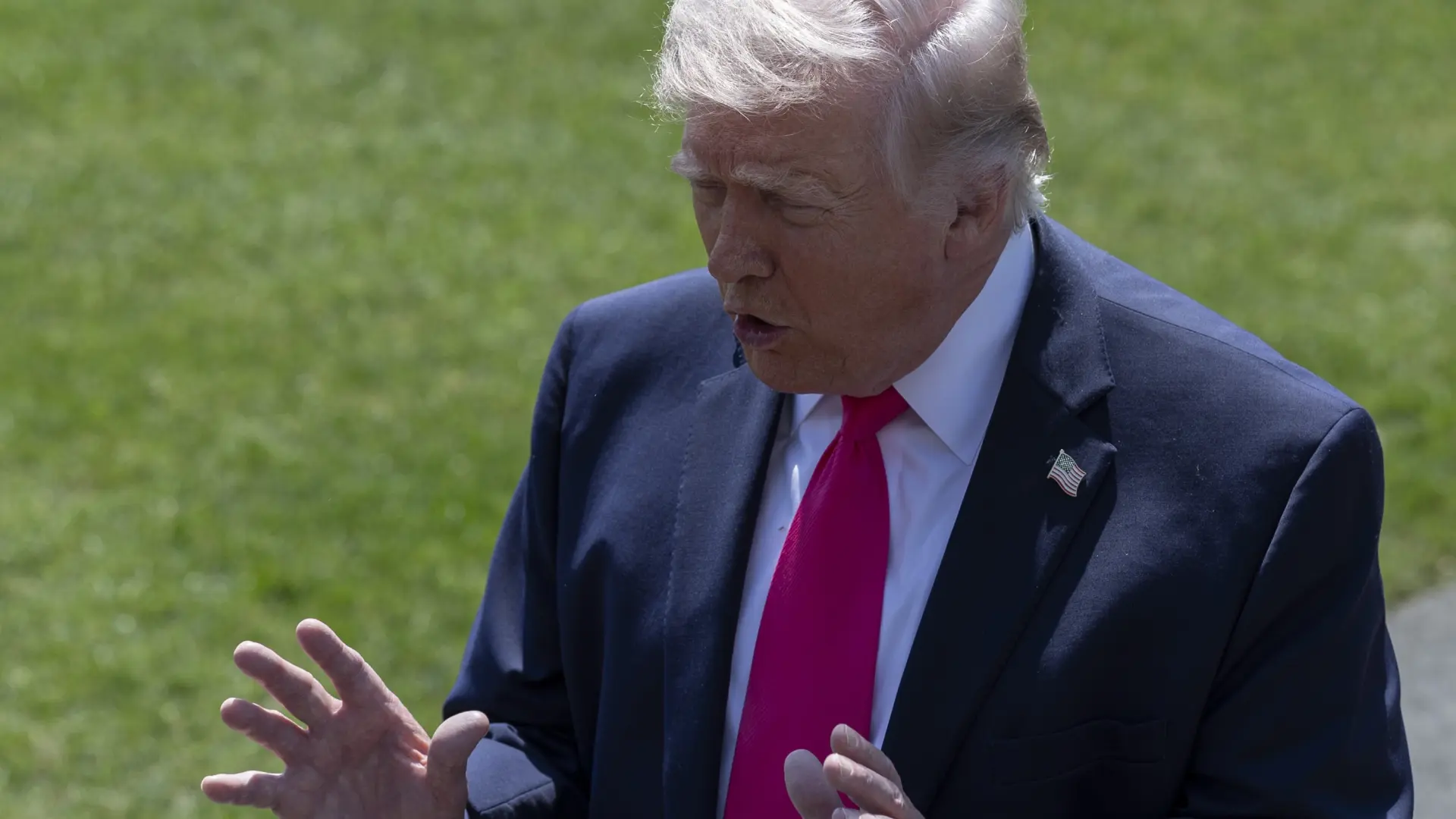 Trump plantea hacerse con el material nuclear iraní y advierte de vías «más hostiles» si fracasa la negociación